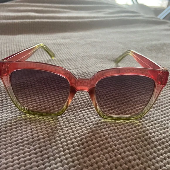 Vince Camuto Sunglasses - Picture 3 of 3